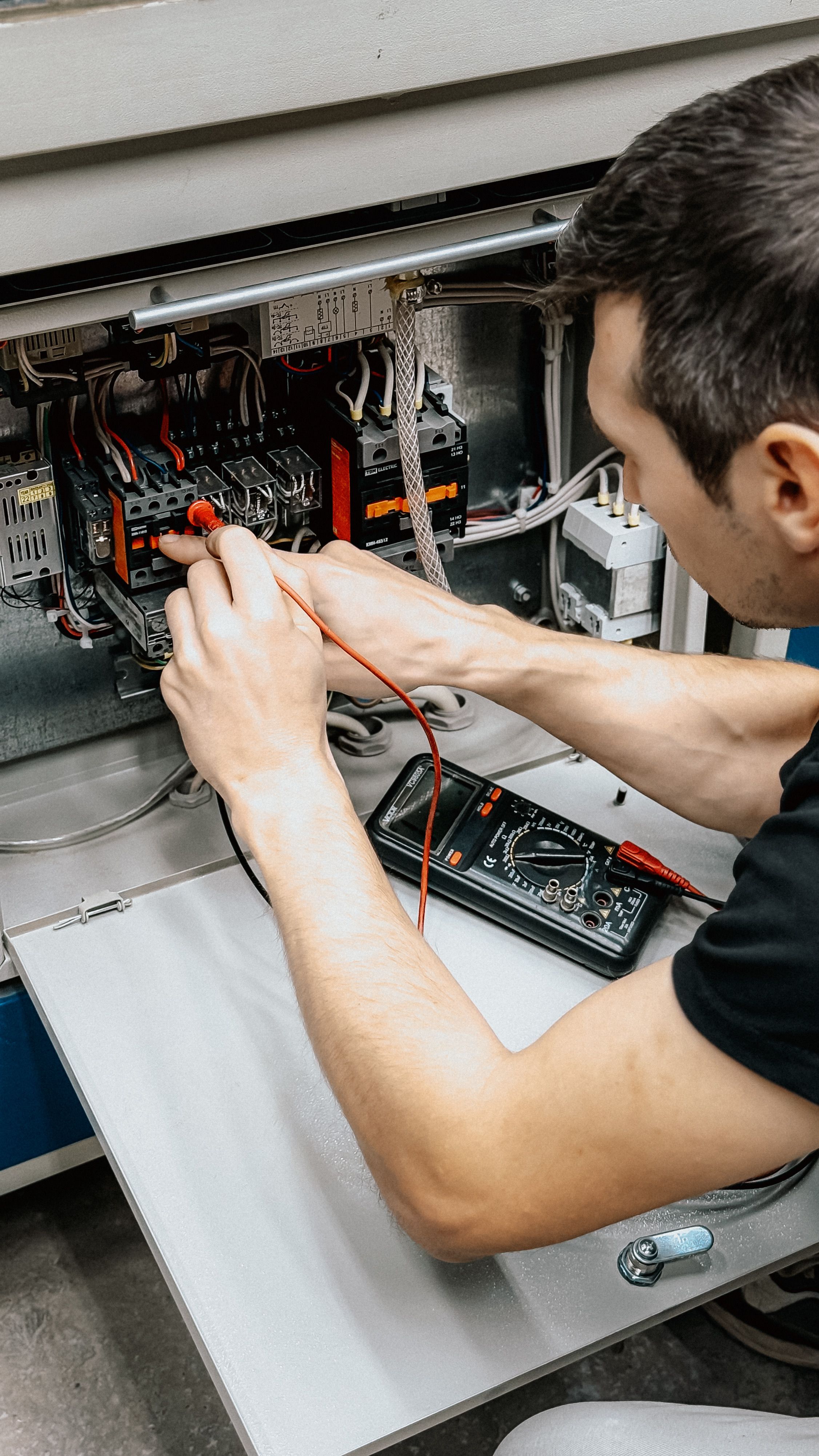Industrial electrical systems and machinery
